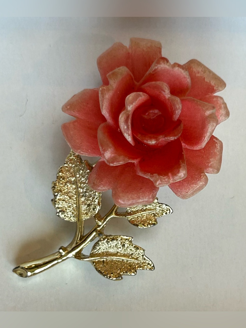 gold-tone metal and peach/pink lucite rose brooch pin with stem and leaves